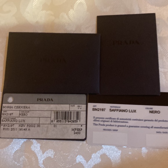 Prada small satchel w 2 leather lining compartments + 2,3 inside. Classy lady’s - Picture 5 of 5